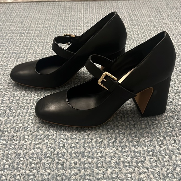 Black heeled Mary Jane’s with a gold buckle - Picture 5 of 6